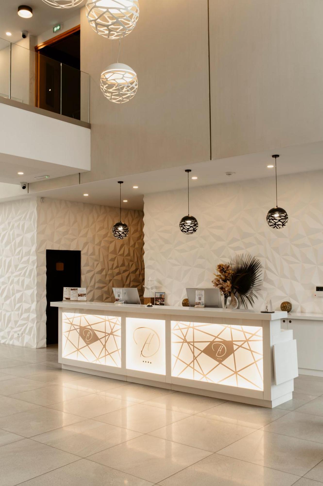 שאנטלו-אן-ברי Hotel Dali Val D'Europe מראה חיצוני תמונה